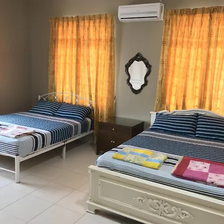 Homestay Executive At Town Area For 18 Pax With Pool Malacca Exterior photo
