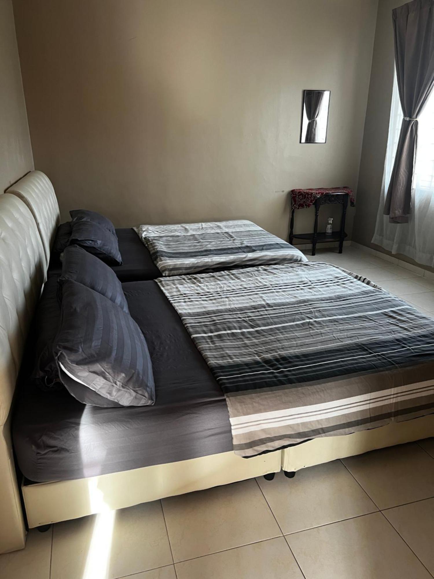 Executive At Town Area For 18 Pax With Pool Holiday home