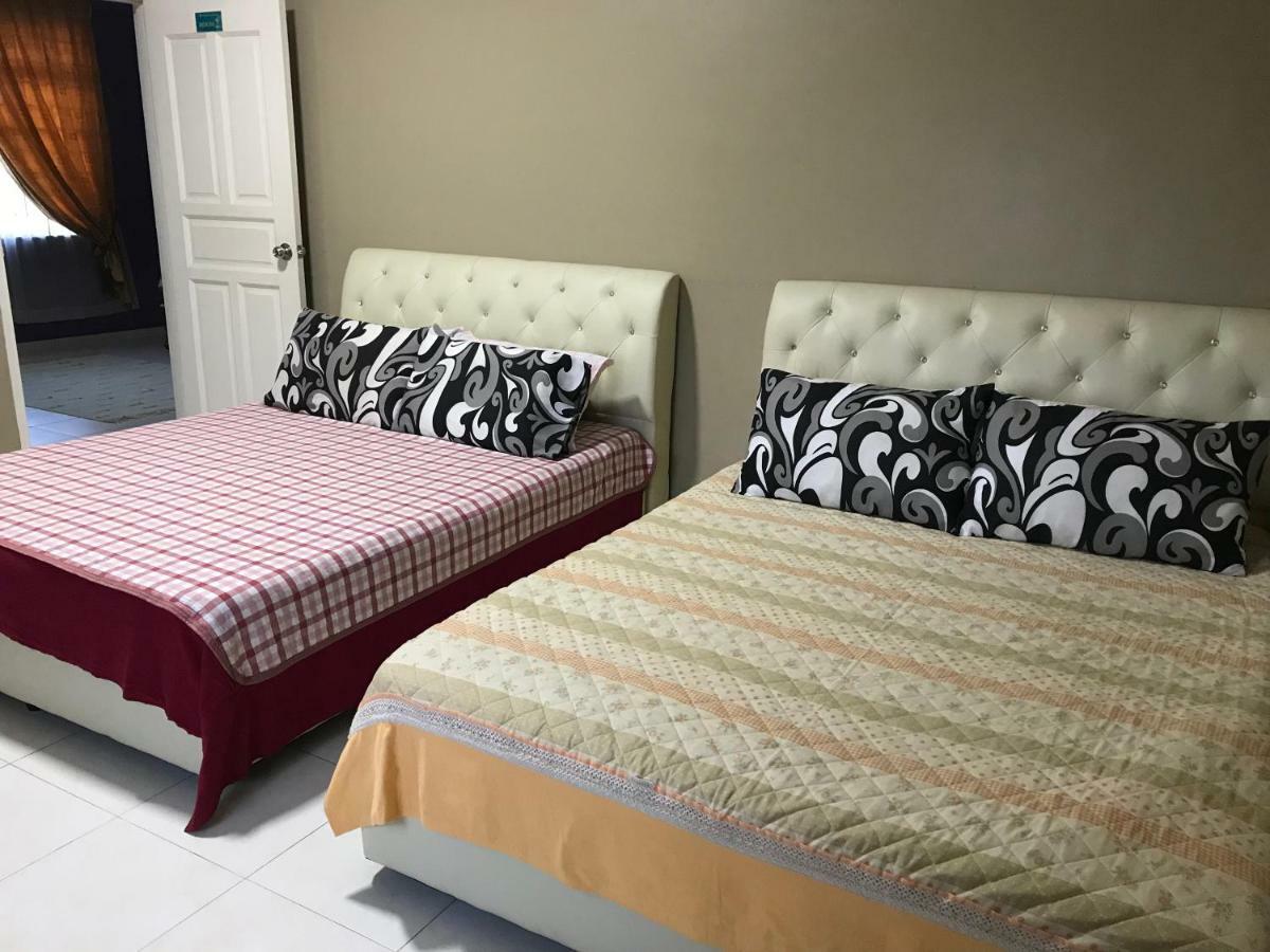 Executive At Town Area For 18 Pax With Pool Holiday home Malacca