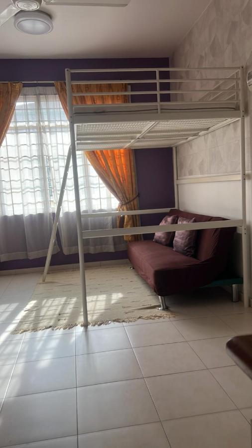 Executive At Town Area For 18 Pax With Pool Holiday home *