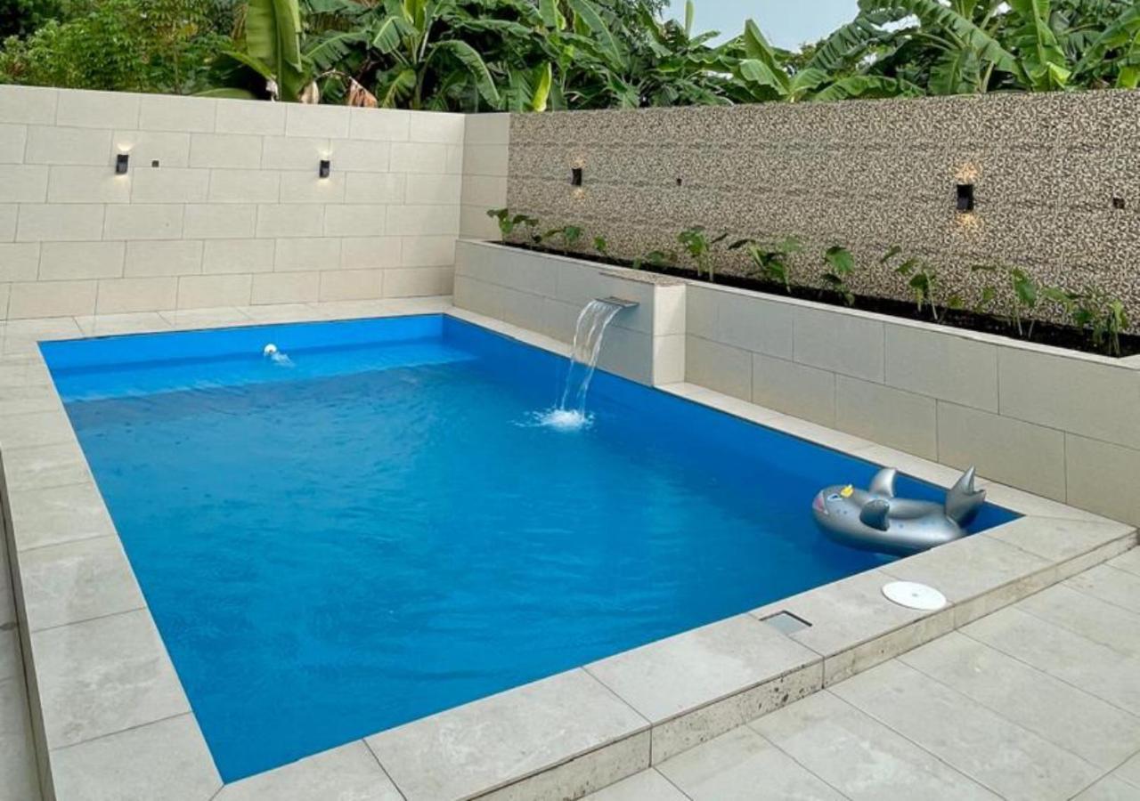 Executive At Town Area For 18 Pax With Pool Holiday home Malacca