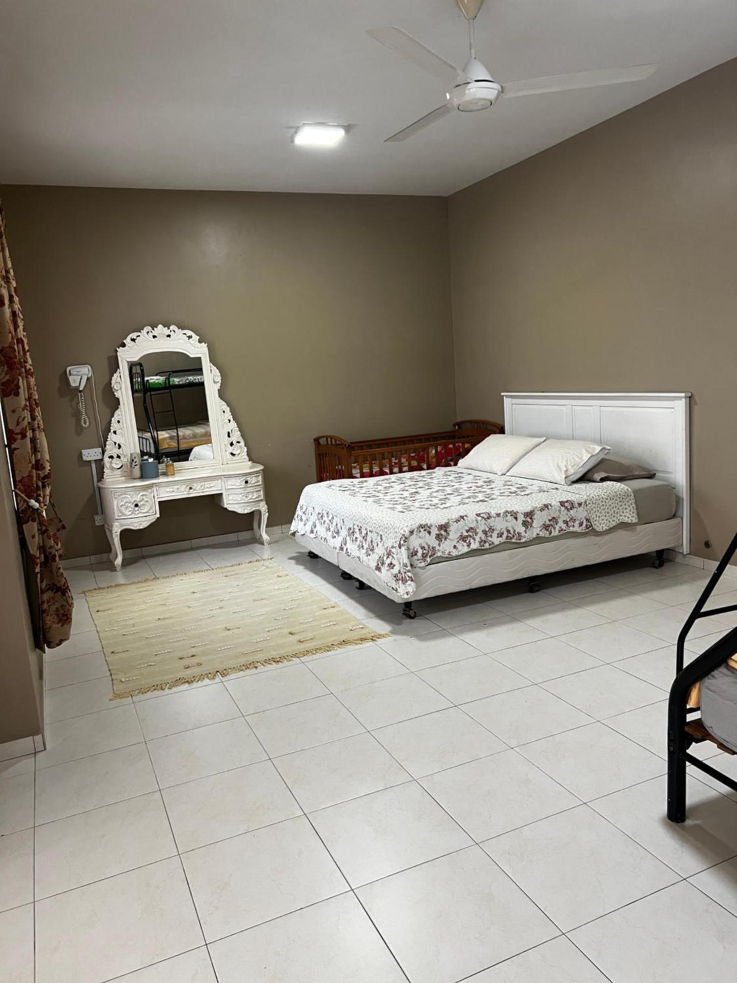 Holiday home Executive At Town Area For 18 Pax With Pool