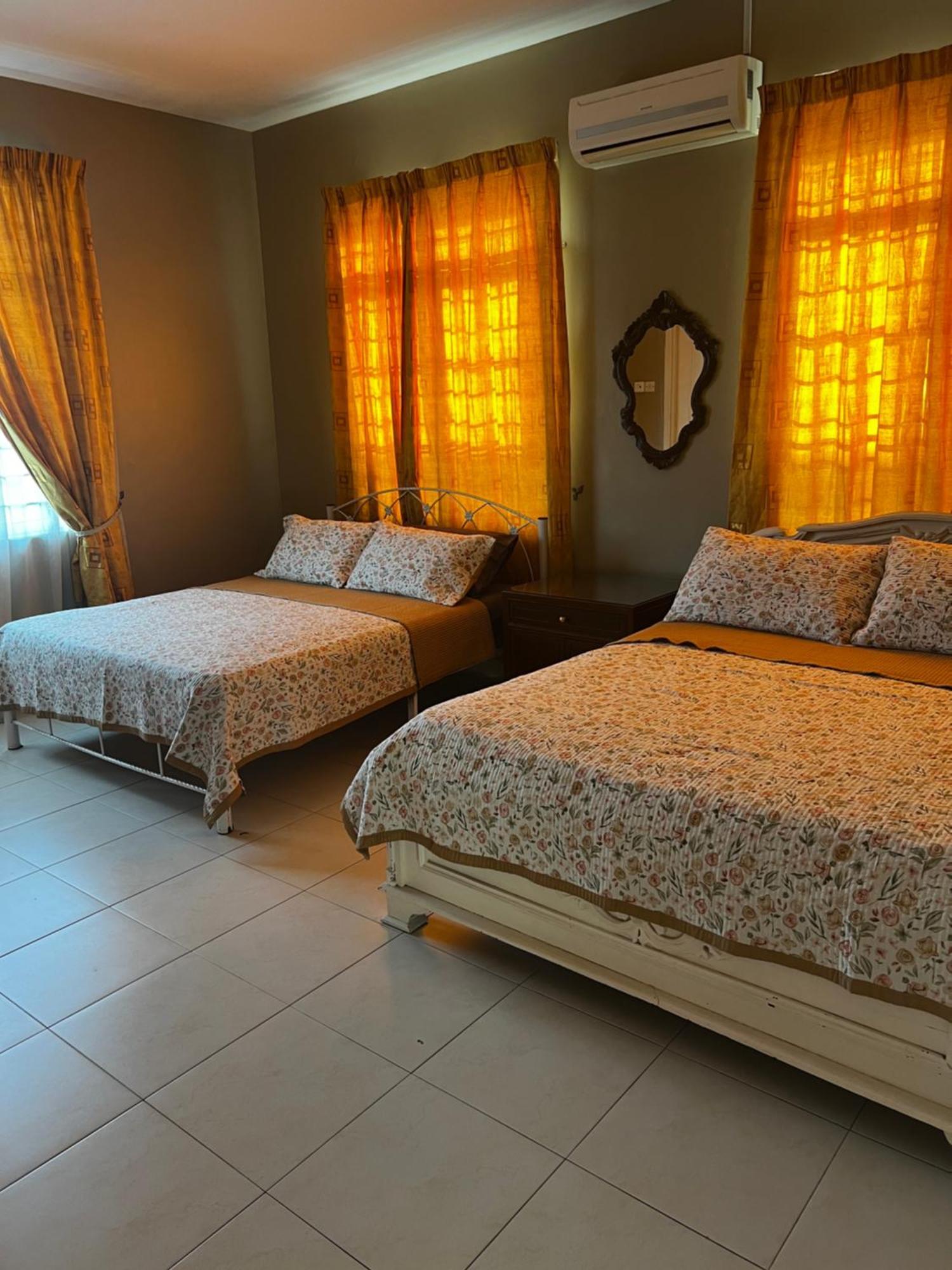 Executive At Town Area For 18 Pax With Pool * Malacca