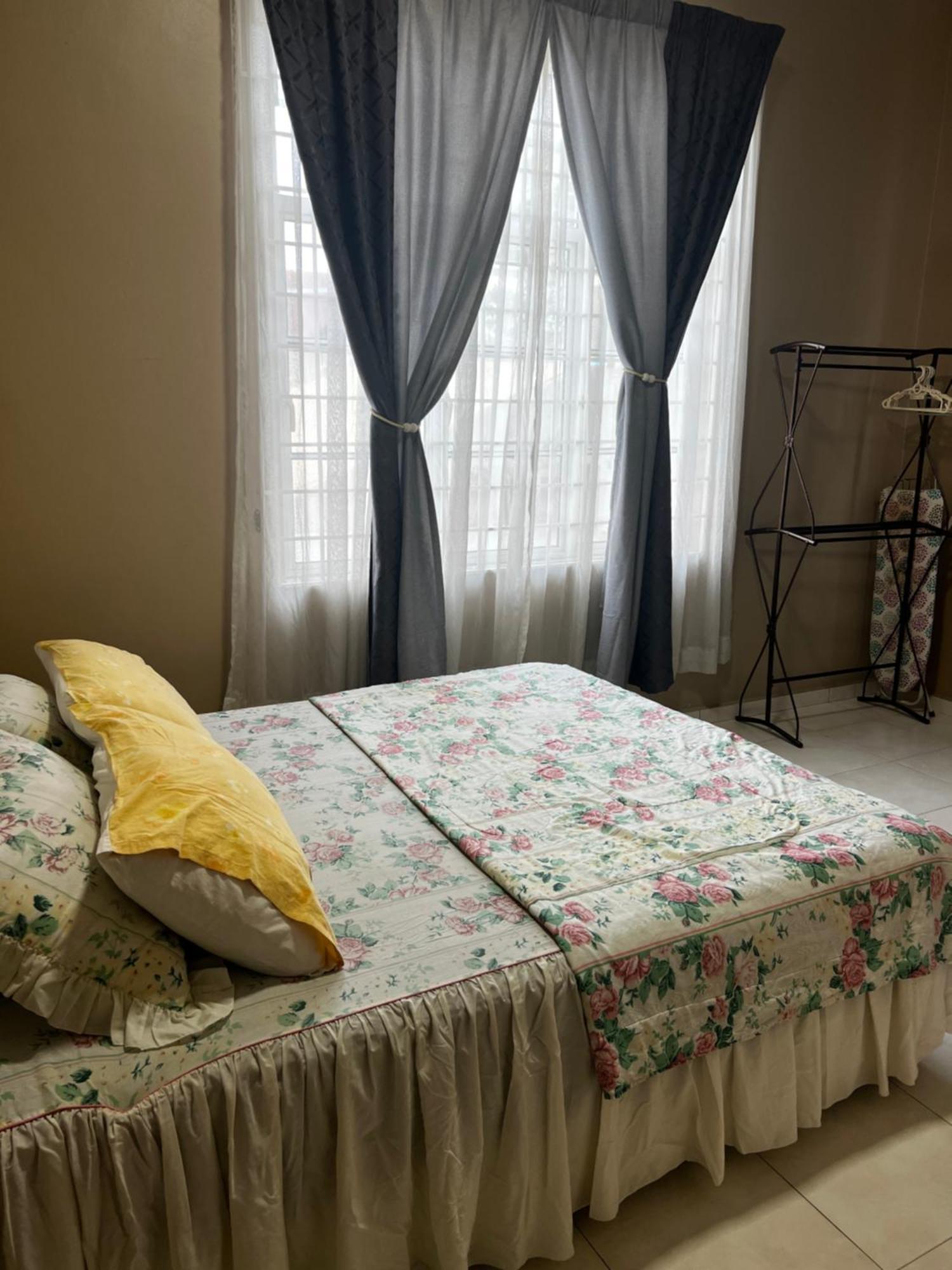 Executive At Town Area For 18 Pax With Pool Holiday home Malacca