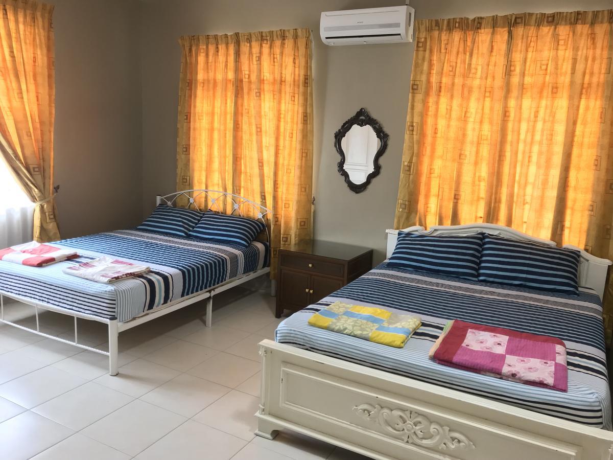 Holiday home Executive At Town Area For 18 Pax With Pool