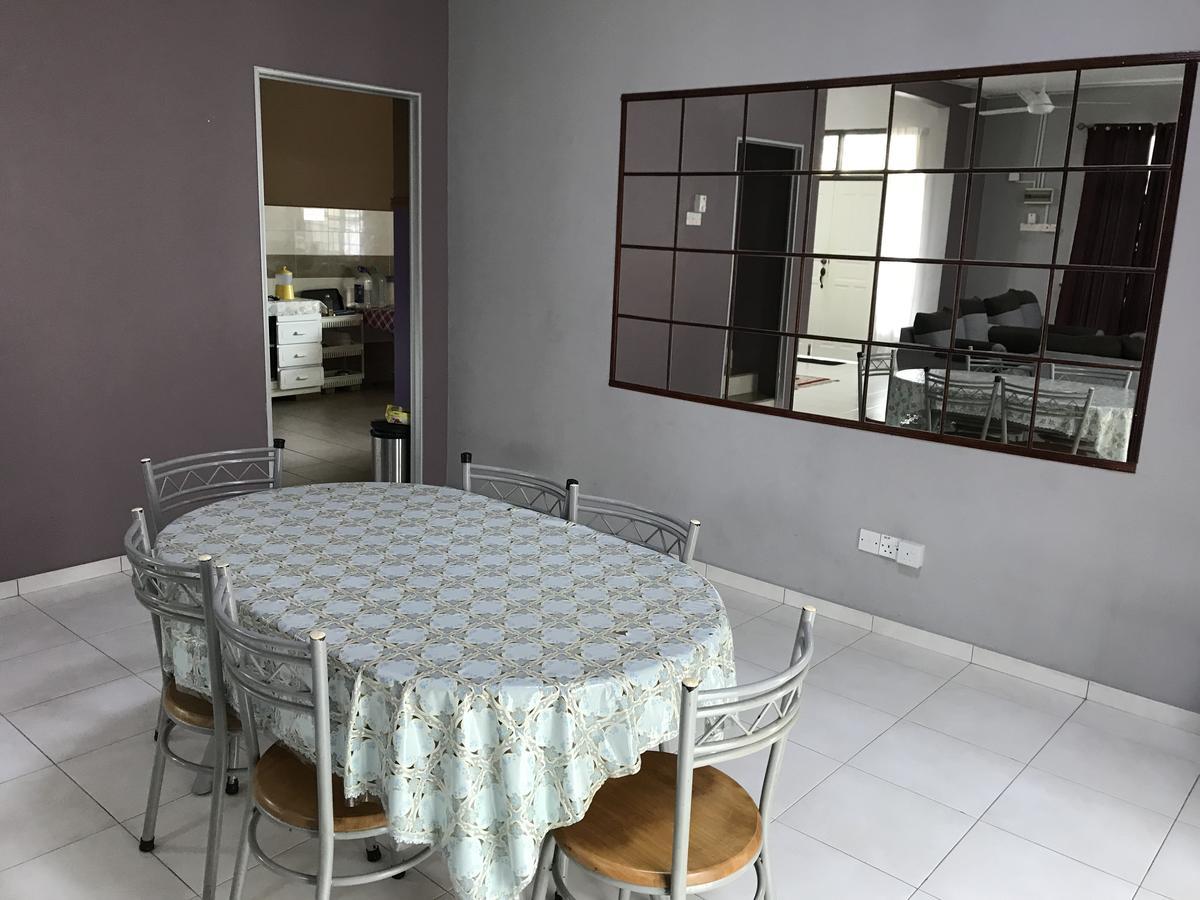 Executive At Town Area For 18 Pax With Pool * Malacca