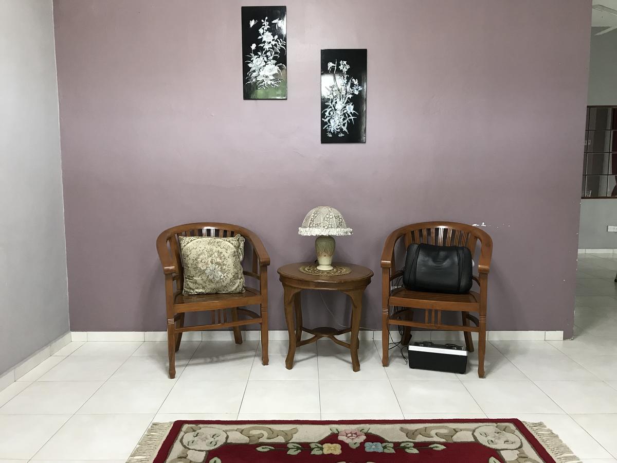 Executive At Town Area For 18 Pax With Pool Holiday home
