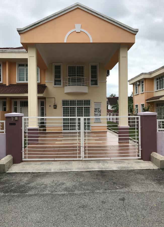 Holiday home Executive At Town Area For 18 Pax With Pool